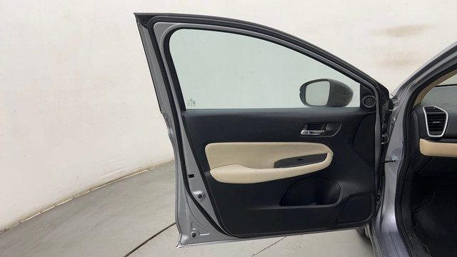 Second-hand 2022 Honda City VX MT for sale in Thane-28