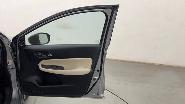 Second-hand 2022 Honda City VX MT for sale in Thane-16