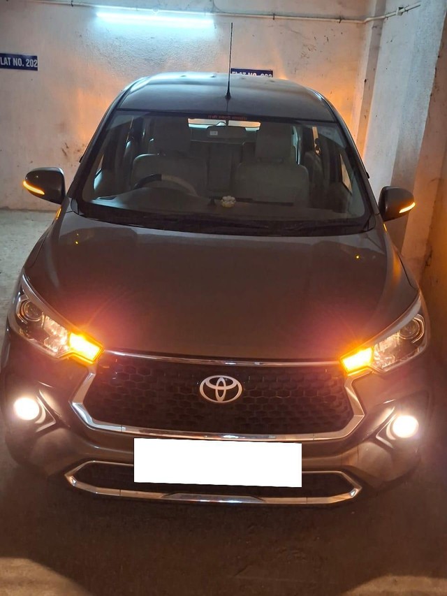 Second-hand 2024 Toyota Rumion S CNG for sale in Khopoli-12