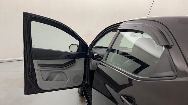 Second-hand 2023 Tata Tiago XT for sale in Lucknow-33