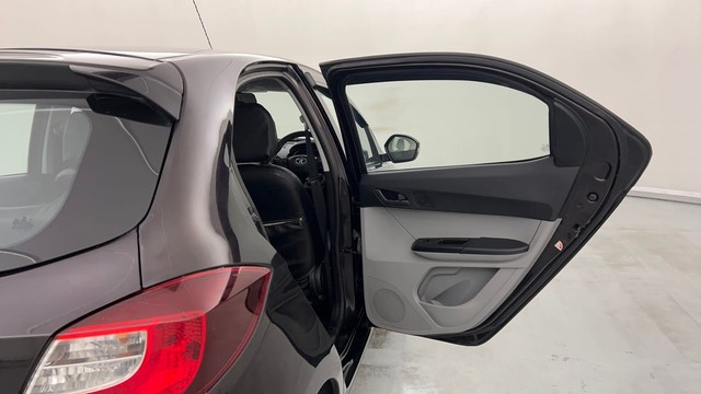 Second-hand 2023 Tata Tiago XT for sale in Lucknow-28