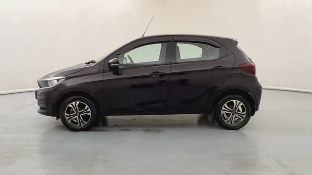 Second-hand 2023 Tata Tiago XT for sale in Lucknow-6