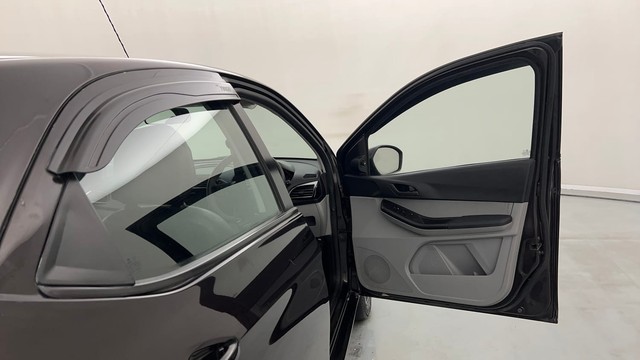 Second-hand 2023 Tata Tiago XT for sale in Lucknow-16