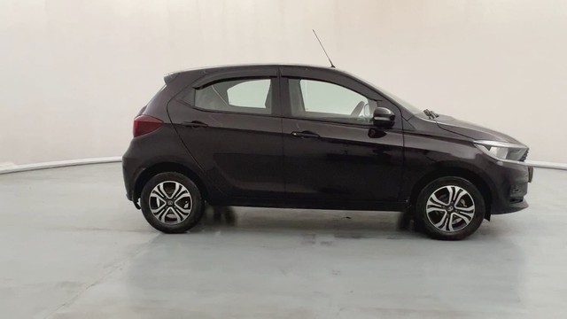Second-hand 2023 Tata Tiago XT for sale in Lucknow-2