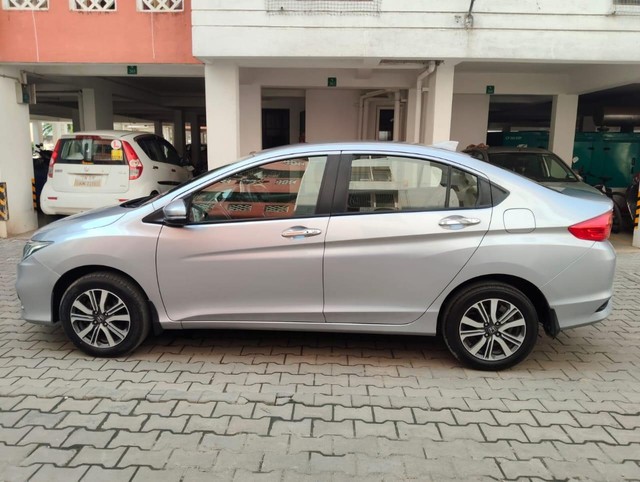 Second-hand 2021 Honda City V MT for sale in Chennai-7