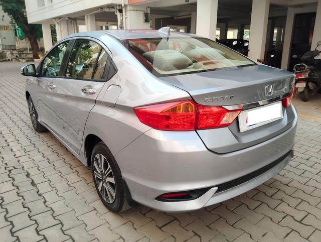 Second-hand 2021 Honda City V MT for sale in Chennai-3