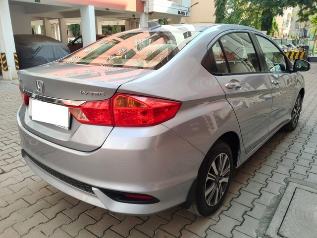 Second-hand 2021 Honda City V MT for sale in Chennai-10