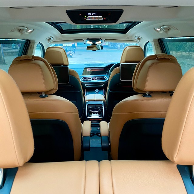 Second-hand 2022 BMW X7 xDrive30d DPE Signature for sale in Thane-13