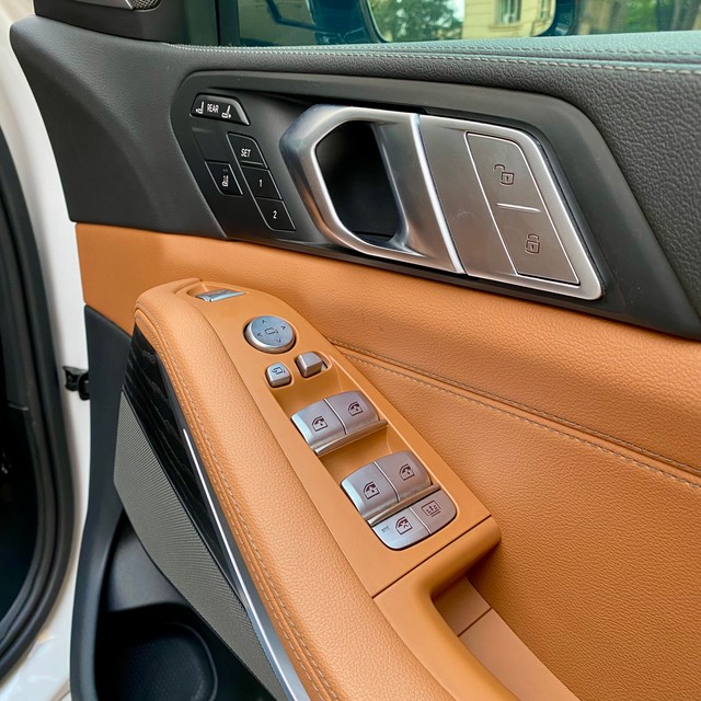 Second-hand 2022 BMW X7 xDrive30d DPE Signature for sale in Thane-15