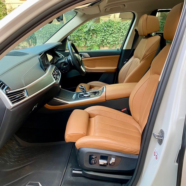 Second-hand 2022 BMW X7 xDrive30d DPE Signature for sale in Thane-14