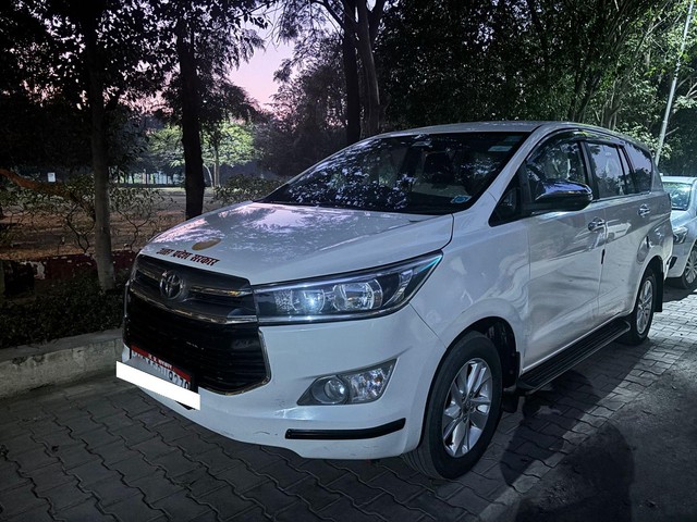 Toyota Innova Crysta 2.4 G MT 8S BSIV Second-hand 2018 Toyota Innova Crysta 2.4 G MT 8S BSIV for sale in Greater Noida-2