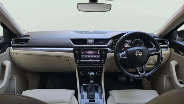 Second-hand 2018 Skoda Superb Style 1.8 TSI MT for sale in New Delhi-7