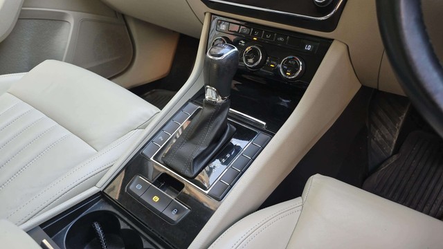 Second-hand 2018 Skoda Superb Style 1.8 TSI MT for sale in New Delhi-12