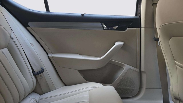 Second-hand 2018 Skoda Superb Style 1.8 TSI MT for sale in New Delhi-9