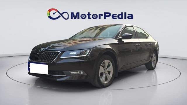 Second-hand 2018 Skoda Superb Style 1.8 TSI MT for sale in New Delhi-4