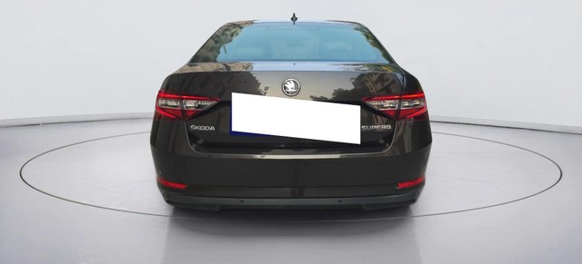 Second-hand 2018 Skoda Superb Style 1.8 TSI MT for sale in New Delhi-2