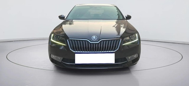 Second-hand 2018 Skoda Superb Style 1.8 TSI MT for sale in New Delhi-5