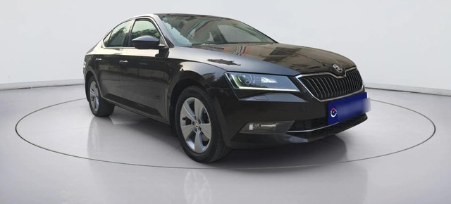 Second-hand 2018 Skoda Superb Style 1.8 TSI MT for sale in New Delhi-0
