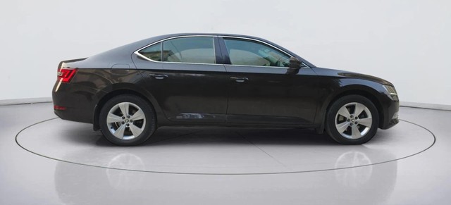 Second-hand 2018 Skoda Superb Style 1.8 TSI MT for sale in New Delhi-1