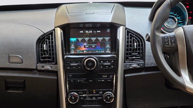 Second-hand 2018 Mahindra XUV500 W7 AT BSIV for sale in New Delhi-11