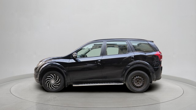 Second-hand 2018 Mahindra XUV500 W7 AT BSIV for sale in New Delhi-3