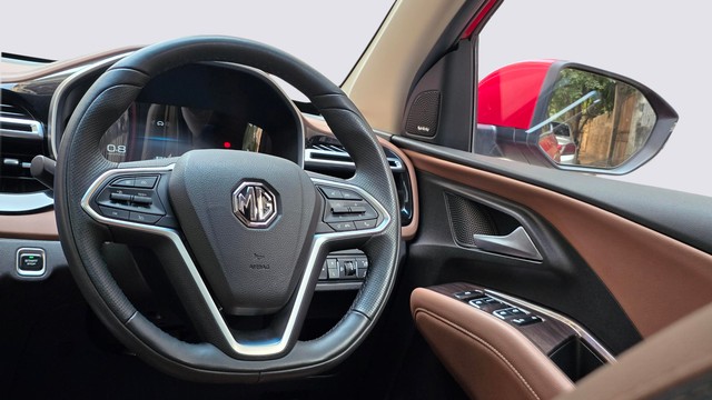 Second-hand 2024 MG Hector Plus 1.5 Turbo Smart 7 Str for sale in New Delhi-12