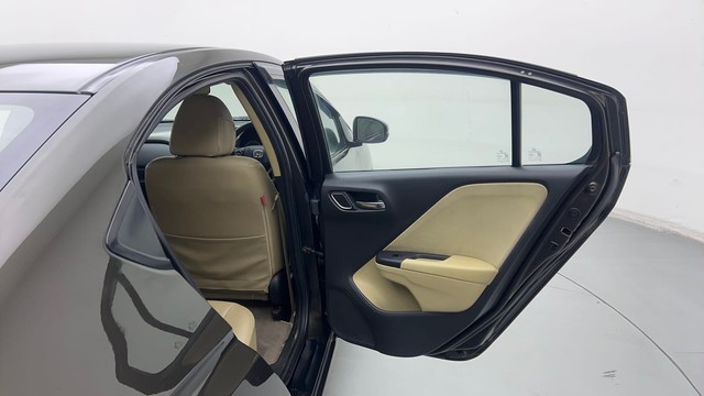 Second-hand 2018 Honda City V for sale in Ghaziabad-34