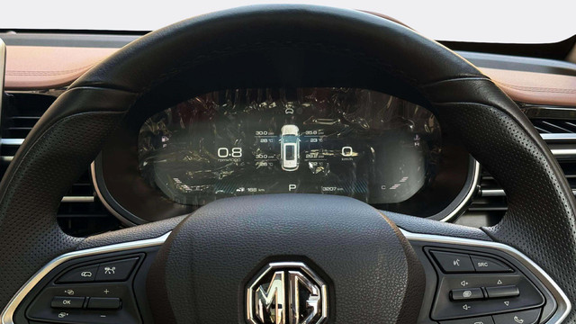 Second-hand 2024 MG Hector Plus Savvy Pro CVT 7 Str 2023-2025 for sale in New Delhi-8