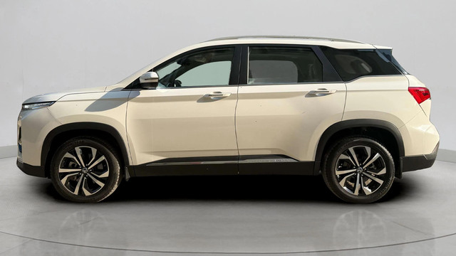 Second-hand 2024 MG Hector Plus Savvy Pro CVT 7 Str 2023-2025 for sale in New Delhi-4