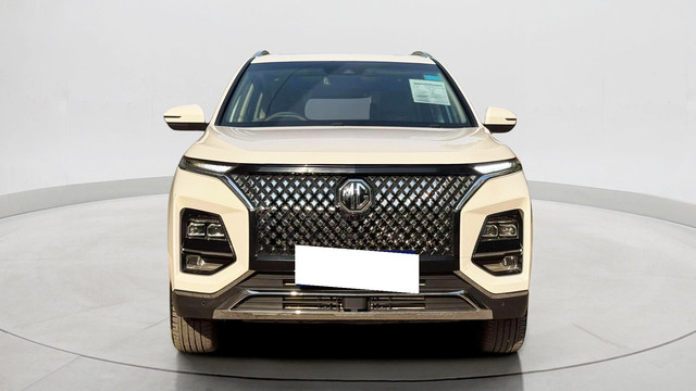 Second-hand 2024 MG Hector Plus Savvy Pro CVT 7 Str 2023-2025 for sale in New Delhi-6