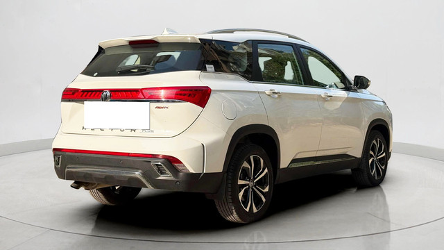 Second-hand 2024 MG Hector Plus Savvy Pro CVT 7 Str 2023-2025 for sale in New Delhi-9