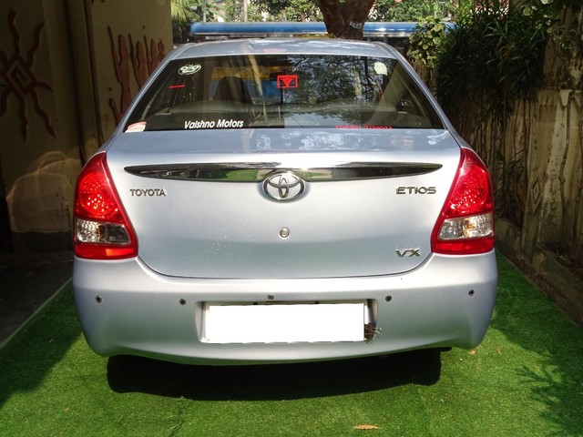 Second-hand 2011 Toyota Etios VX for sale in Kolkata-10