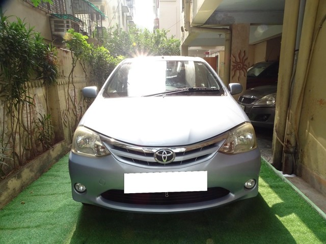 Second-hand 2011 Toyota Etios VX for sale in Kolkata-3