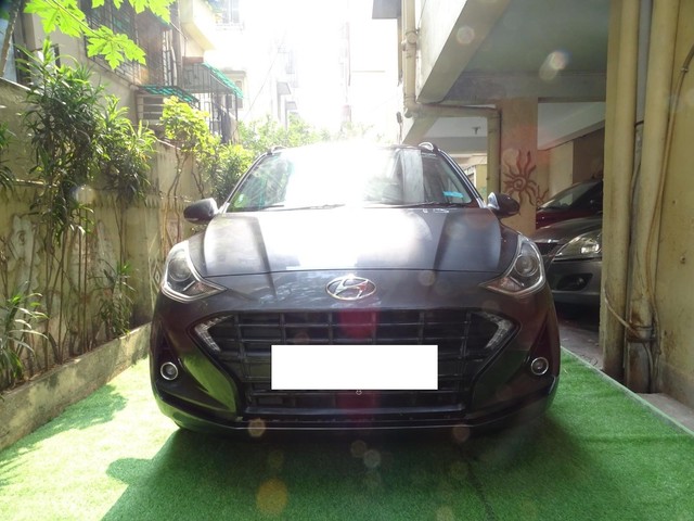 Second-hand 2019 Hyundai Grand i10 Nios AMT Sportz for sale in Kolkata-3