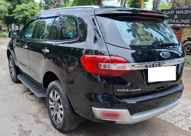 Second-hand 2021 Ford Endeavour Titanium Plus 4X2 AT for sale in Lucknow-8