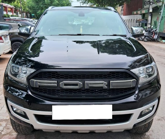Second-hand 2021 Ford Endeavour Titanium Plus 4X2 AT for sale in Lucknow-4