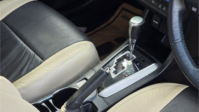 Second-hand 2015 Toyota Corolla Altis 1.8 J for sale in Gurgaon-6