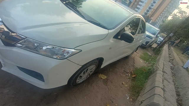Second-hand 2015 Honda City 1.5 E MT for sale in Lucknow-3