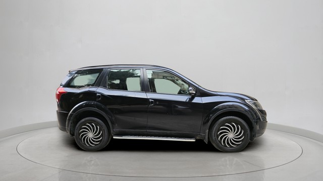 Second-hand 2018 Mahindra XUV500 W7 AT BSIV for sale in Faridabad-3