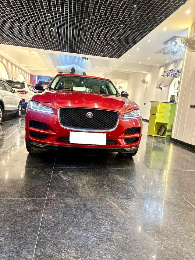 Second-hand 2019 Jaguar F-Pace Prestige 2.0 Petrol for sale in New Delhi-4