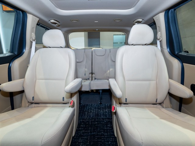 Second-hand 2020 Kia Carnival Prestige for sale in Kolkata-15