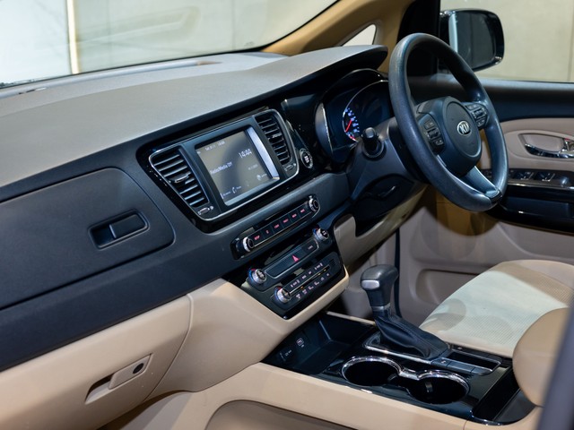 Second-hand 2020 Kia Carnival Prestige for sale in Kolkata-13