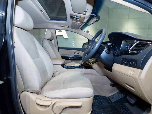 Second-hand 2020 Kia Carnival Prestige for sale in Kolkata-10