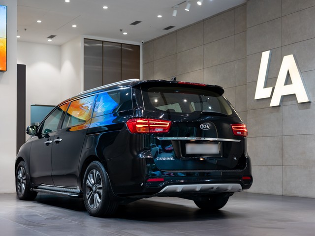 Second-hand 2020 Kia Carnival Prestige for sale in Kolkata-16