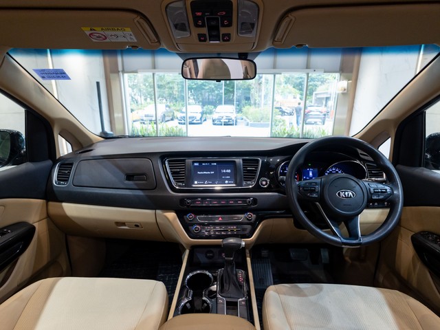 Second-hand 2020 Kia Carnival Prestige for sale in Kolkata-14
