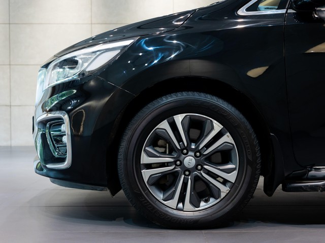 Second-hand 2020 Kia Carnival Prestige for sale in Kolkata-6