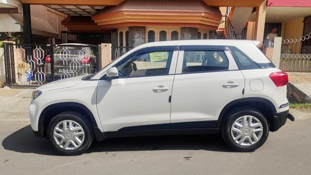 Second-hand 2022 Maruti Vitara Brezza LXI for sale in Bangalore-3