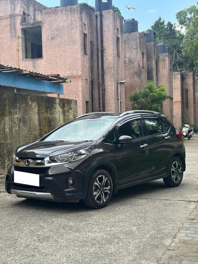 Second-hand 2017 Honda WR-V i-VTEC VX for sale in New Delhi-3