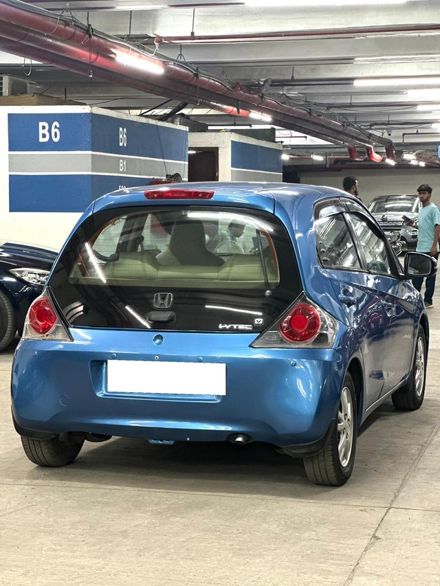 Second-hand 2015 Honda Brio VX AT for sale in Mumbai-8