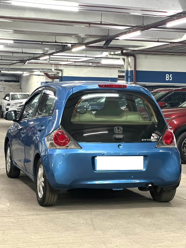 Second-hand 2015 Honda Brio VX AT for sale in Mumbai-9